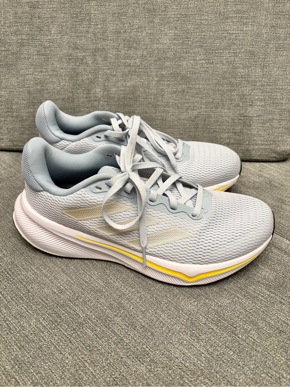 Adidas response women’s 7.5 light blue yellow athletic shoes sneakers running